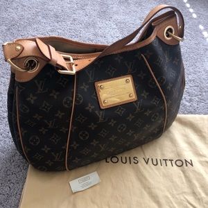 Authentic discontinued Louis Vuitton Galleria bag!